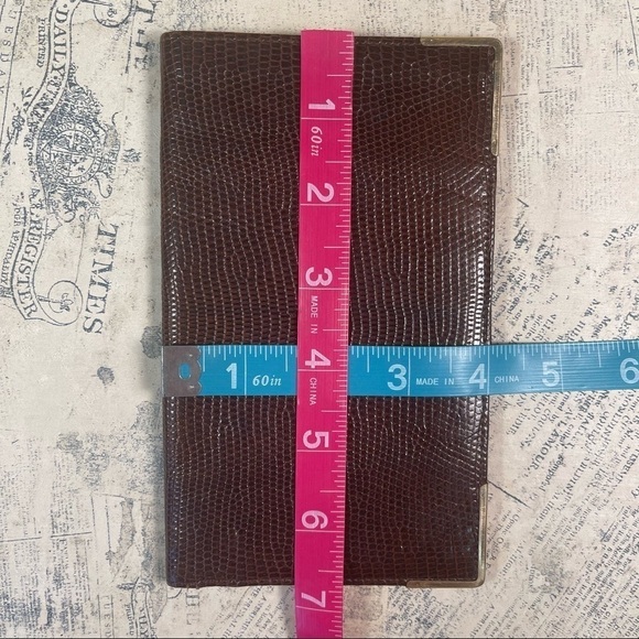 Smythson Antique lizard skin passport wallet with gold corners - Picture 14 of 15